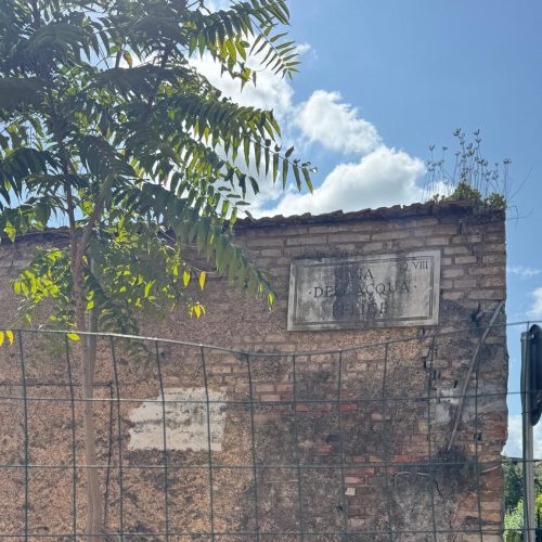 Roma, Porta Furba: strada chiusa da tre anni