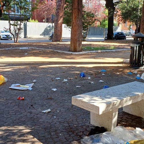 Viale Mazzini: degrado davanti la sede RAI